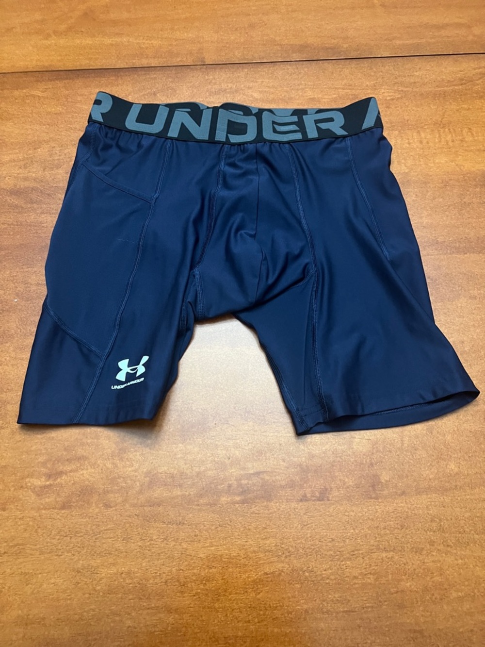Bundle Under Armour compression shorts. - Picture 2 of 6